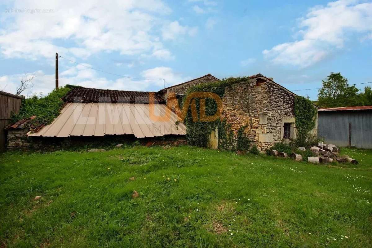 Maison à LA CHAPELLE-DES-POTS