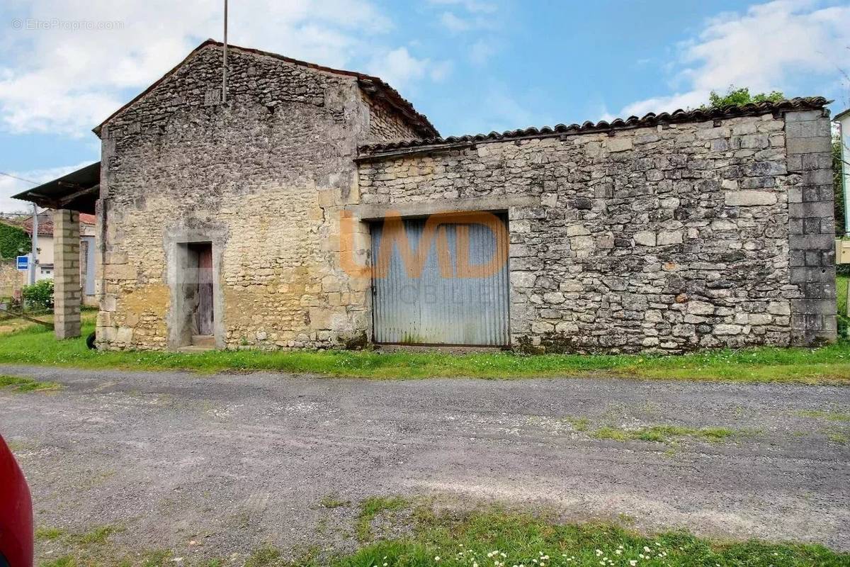 Maison à LA CHAPELLE-DES-POTS