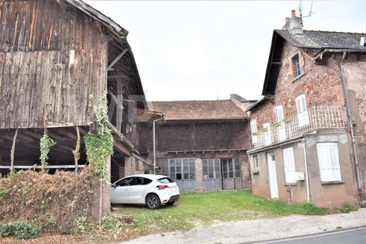 Maison à SAINT-CHRISTOPHE-VALLON