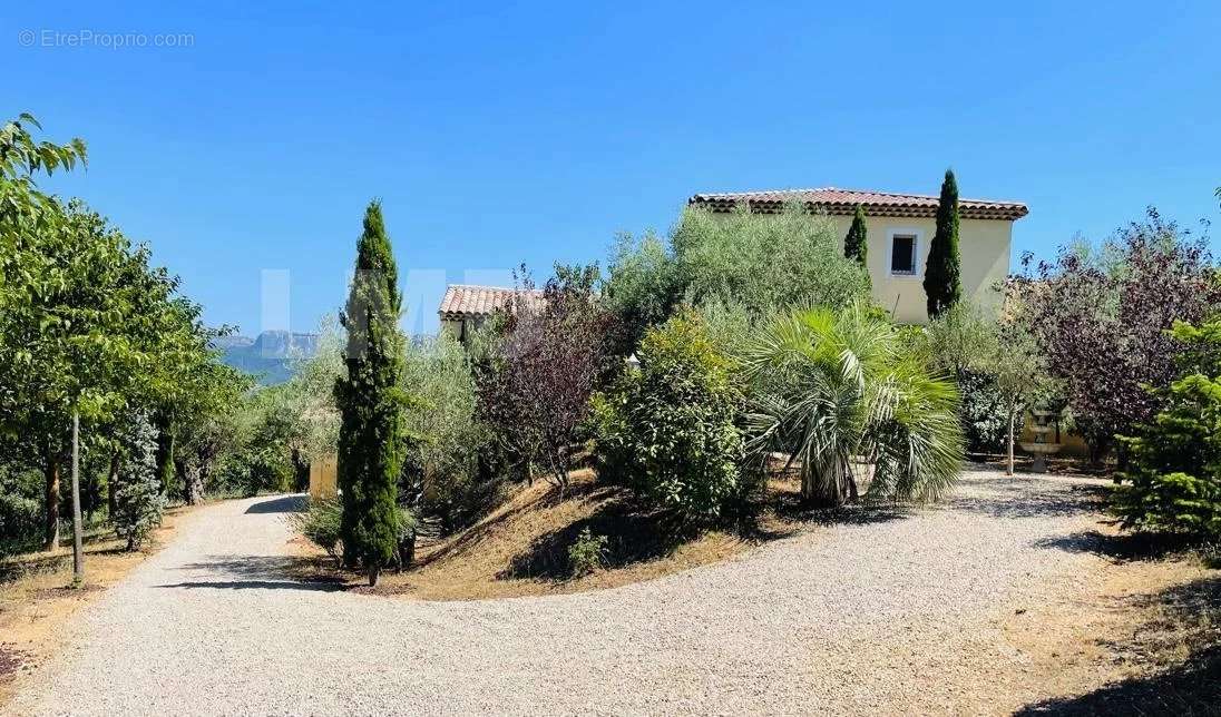 Maison à SAINT-MAXIMIN-LA-SAINTE-BAUME