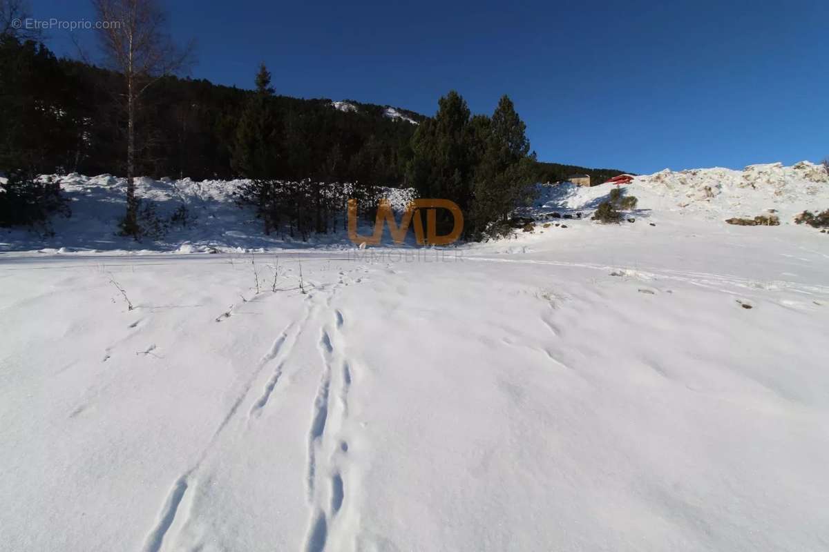 Terrain à LES ANGLES