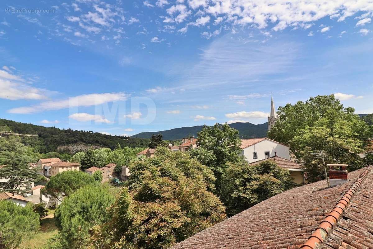 Appartement à LAMALOU-LES-BAINS