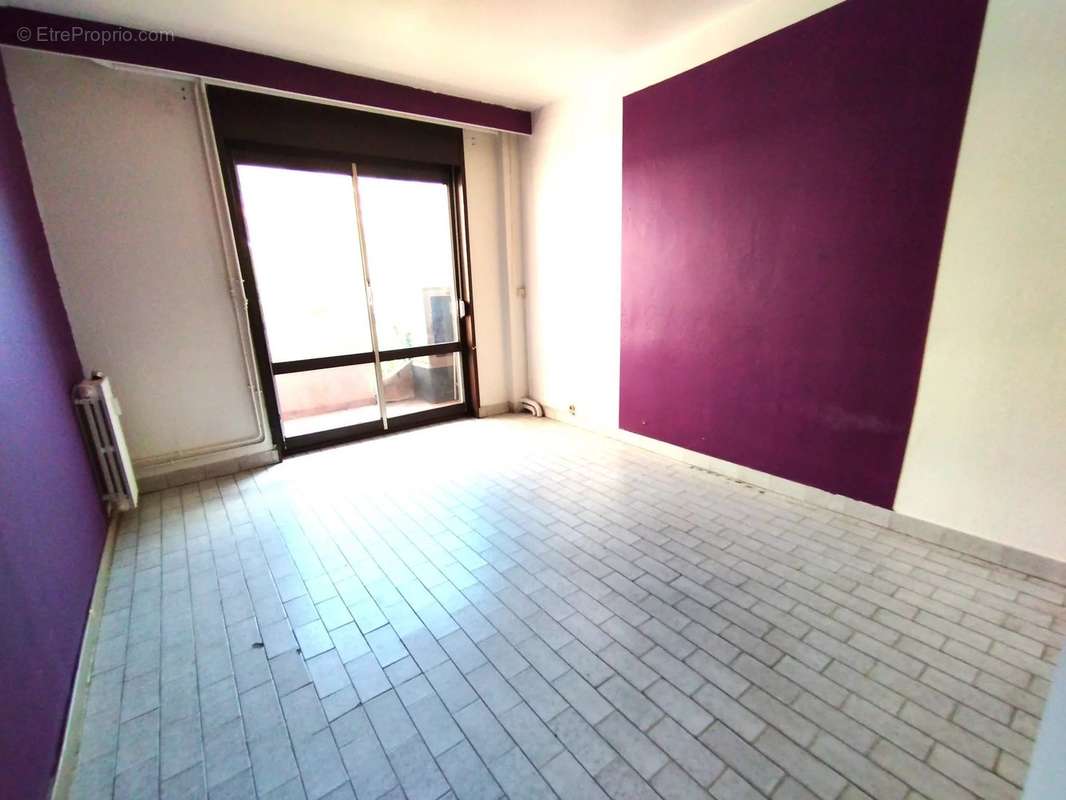 Appartement à MARSEILLE-3E