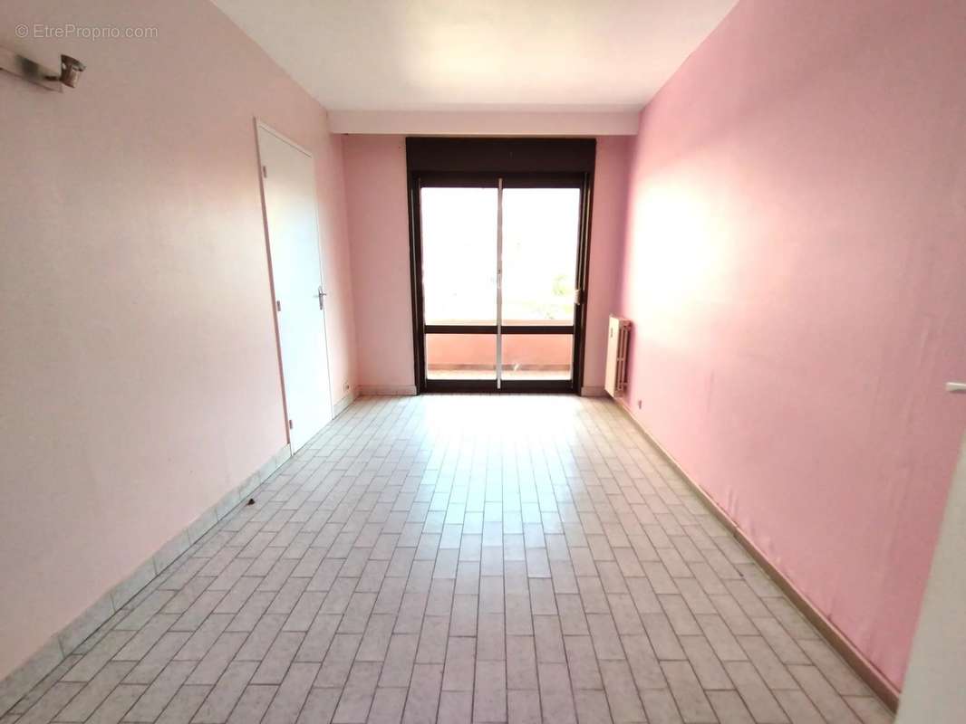 Appartement à MARSEILLE-3E