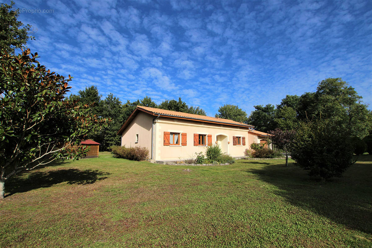 Maison à SALLES