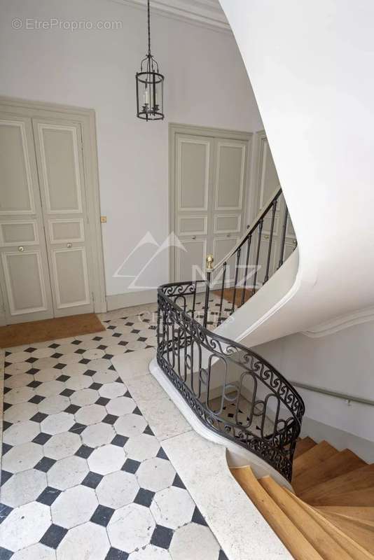 Appartement à PARIS-7E