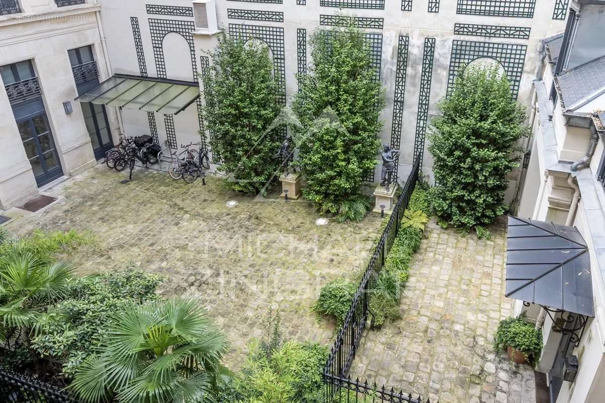 Appartement à PARIS-7E