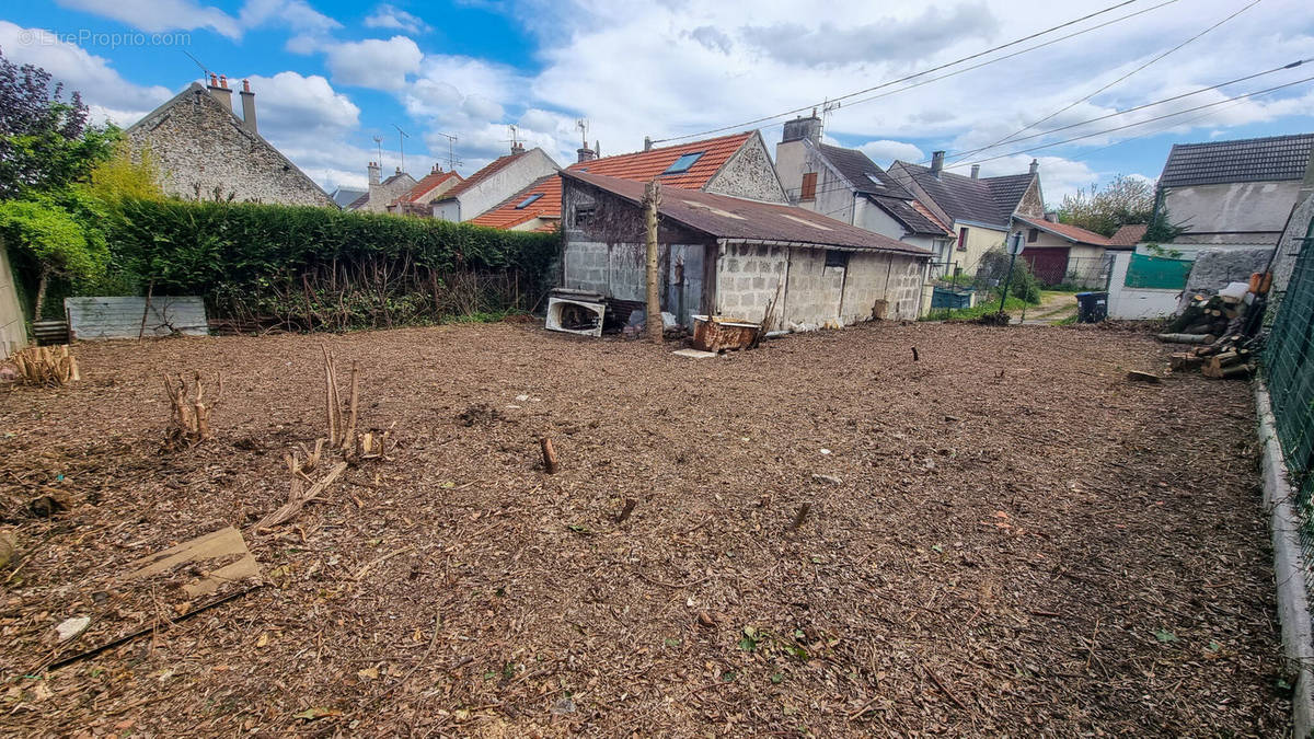 Terrain à NANTEUIL-LES-MEAUX