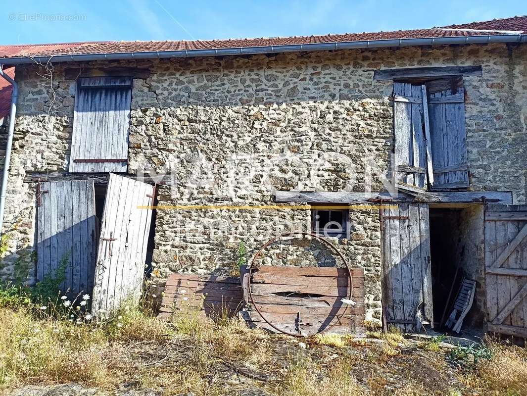 Maison à SAINT-SULPICE-LES-FEUILLES