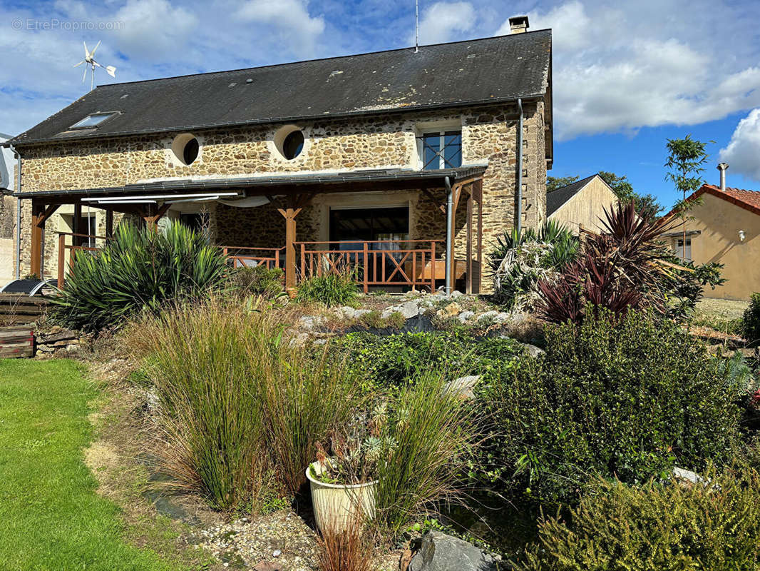 Maison à COSSE-LE-VIVIEN