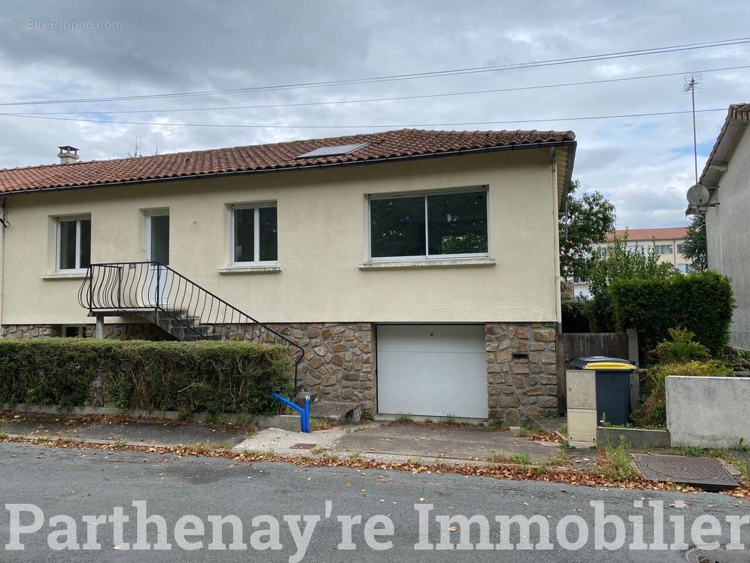 Maison à PARTHENAY