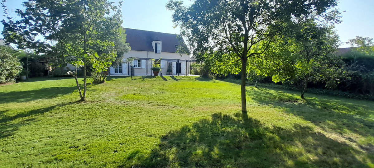 Maison à SAINT-MAURICE-MONTCOURONNE