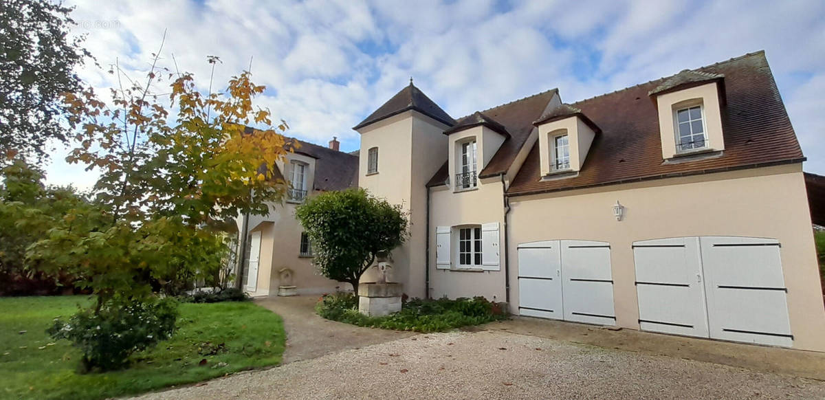 Maison à SAINT-MAURICE-MONTCOURONNE