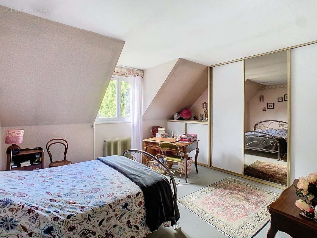 Chambre parentale - Maison à TOUSSUS-LE-NOBLE