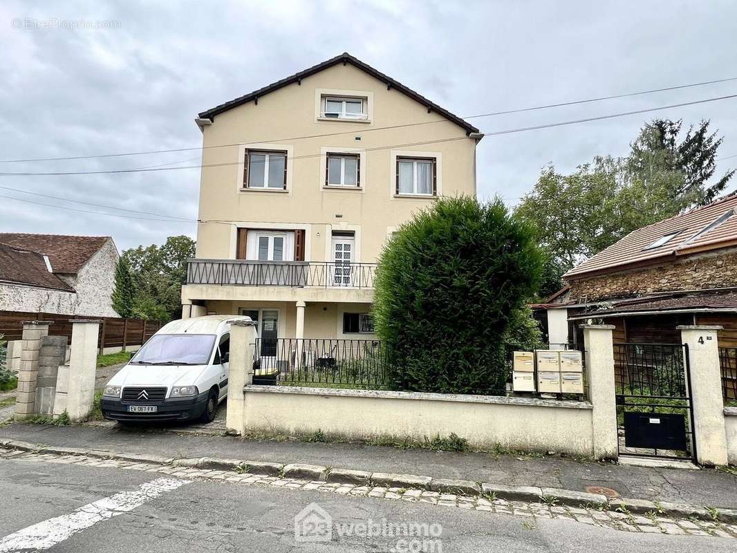 Appartement à LEUDEVILLE