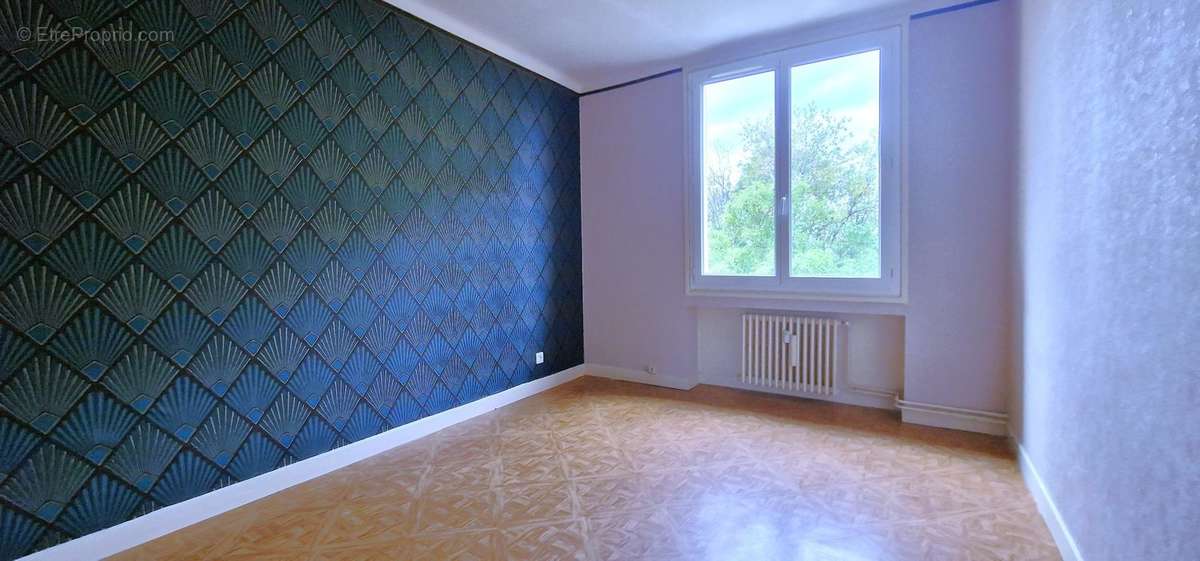 CHAMBRE 1 - Appartement à SAINT-ETIENNE