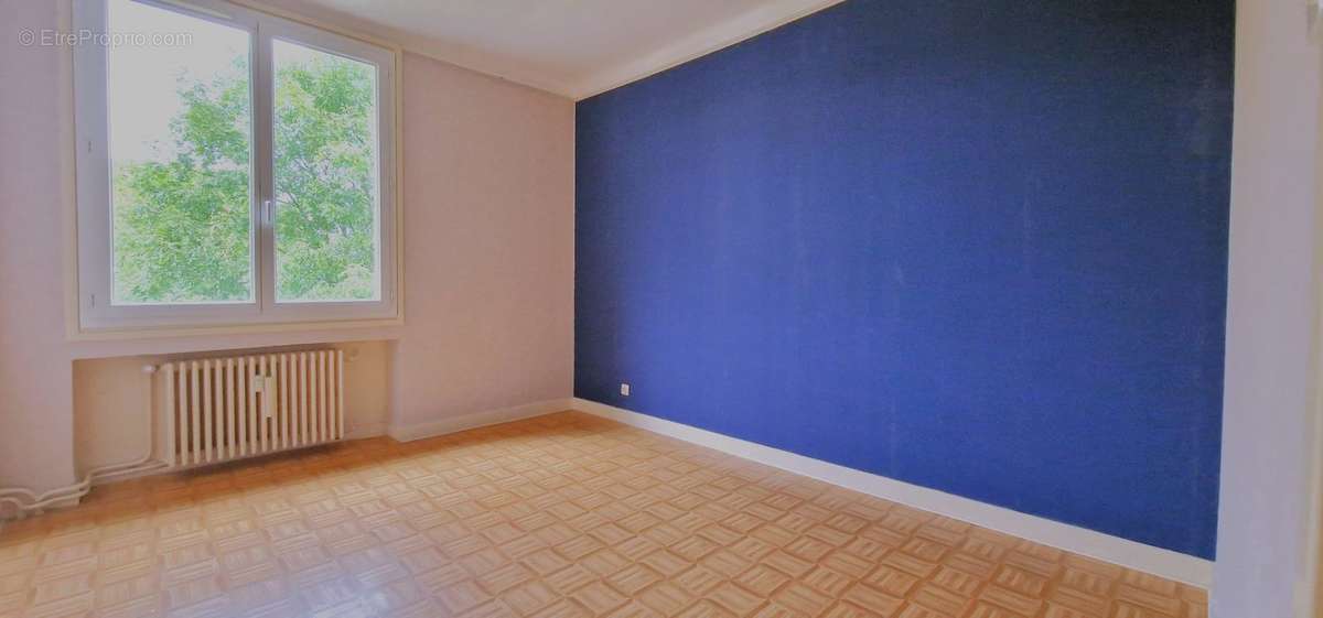 CHAMBRE 2 - Appartement à SAINT-ETIENNE