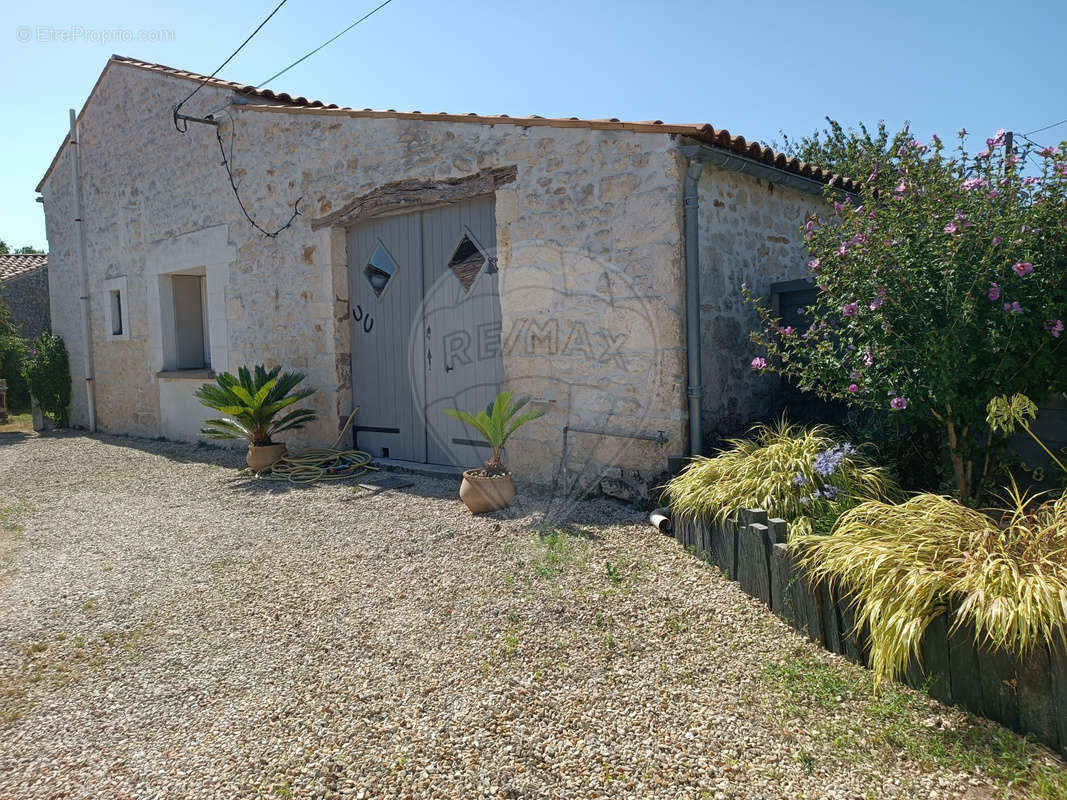 Maison à SAINT-ROMAIN-DE-BENET