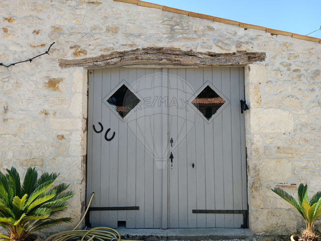 Maison à SAINT-ROMAIN-DE-BENET