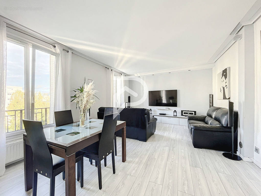 Appartement à COURBEVOIE