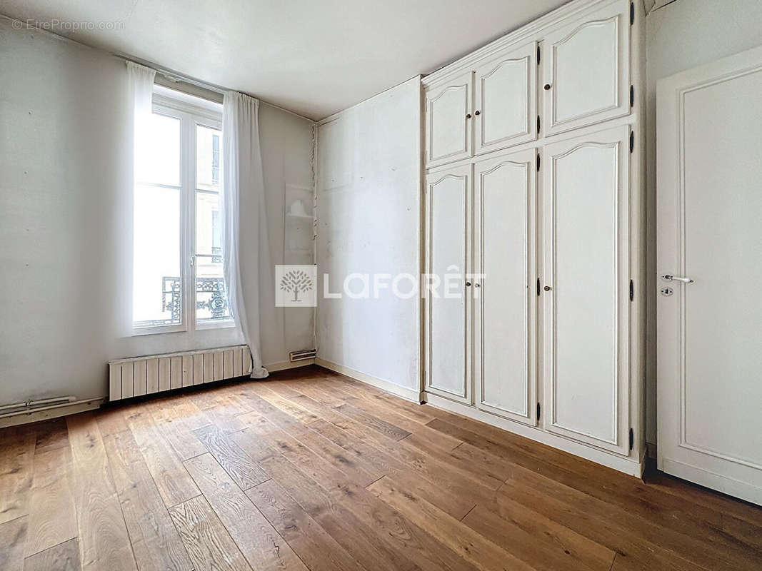 Appartement à PARIS-1E