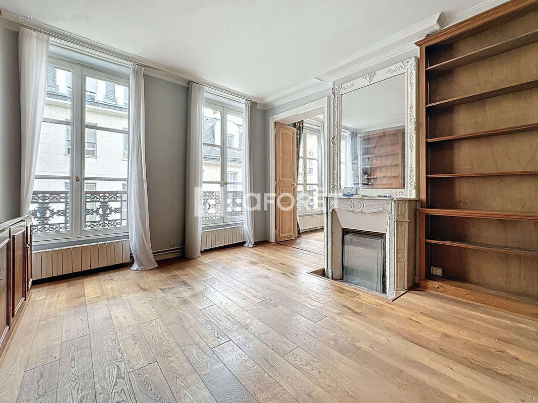 Appartement à PARIS-1E