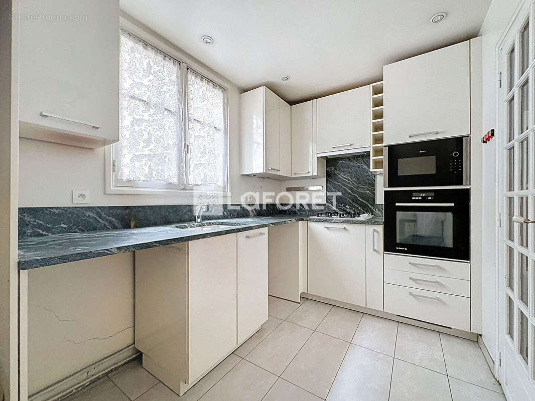 Appartement à PARIS-1E