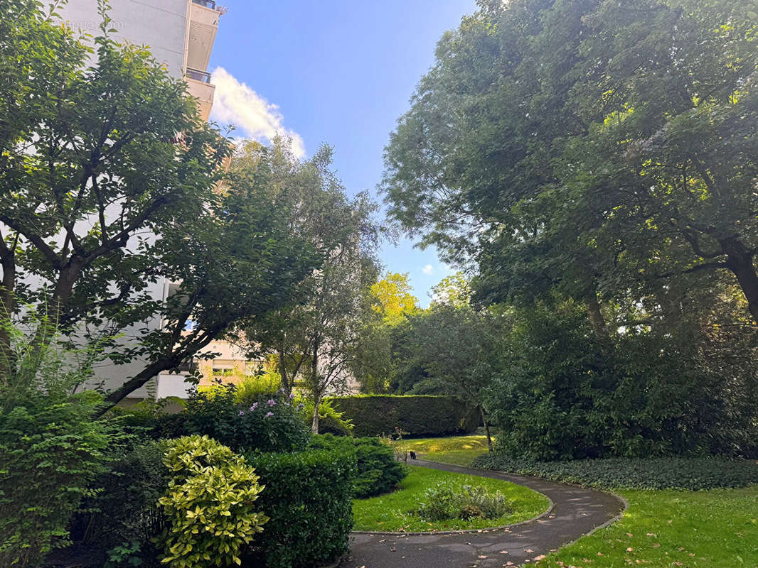 Appartement à L&#039;HAY-LES-ROSES