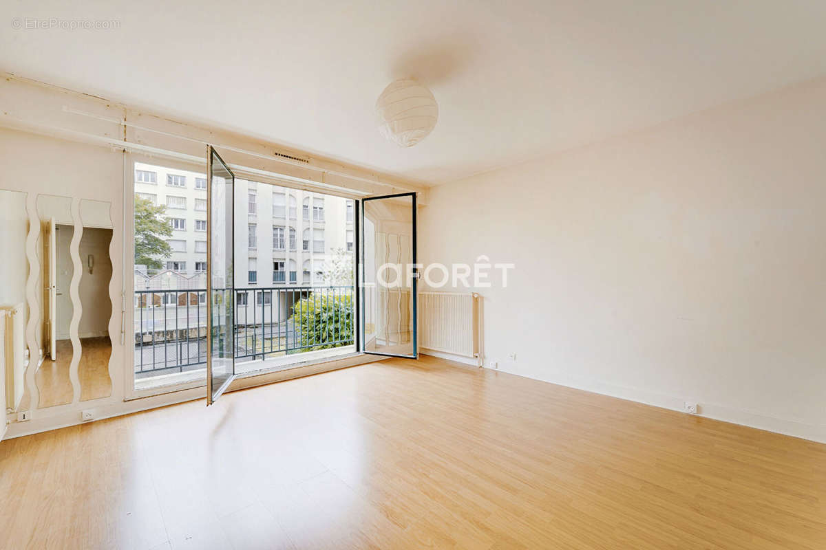 Appartement à PARIS-15E