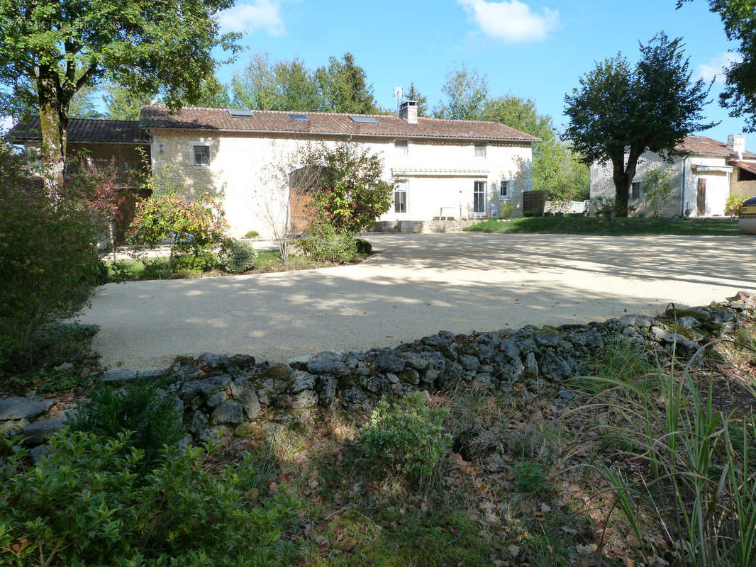 Maison à PAUSSAC-ET-SAINT-VIVIEN