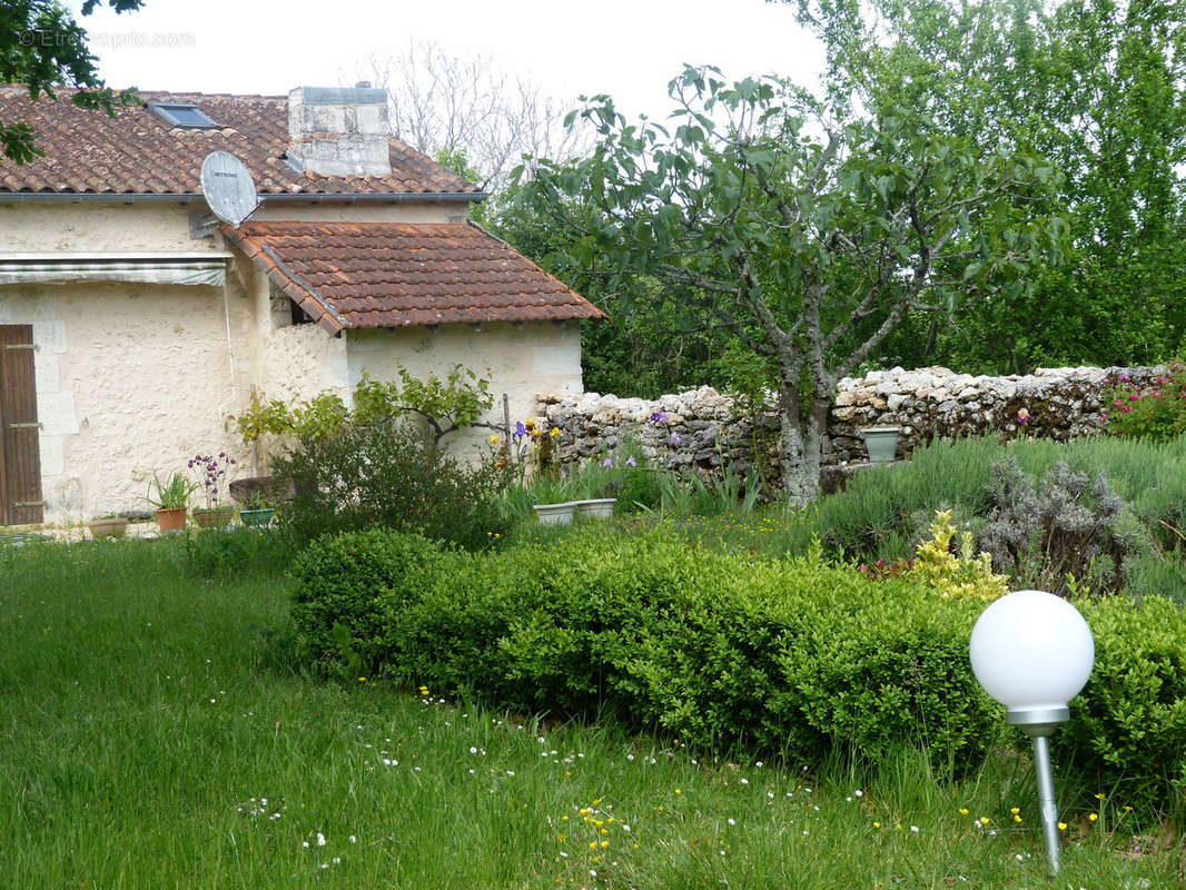 Maison à PAUSSAC-ET-SAINT-VIVIEN