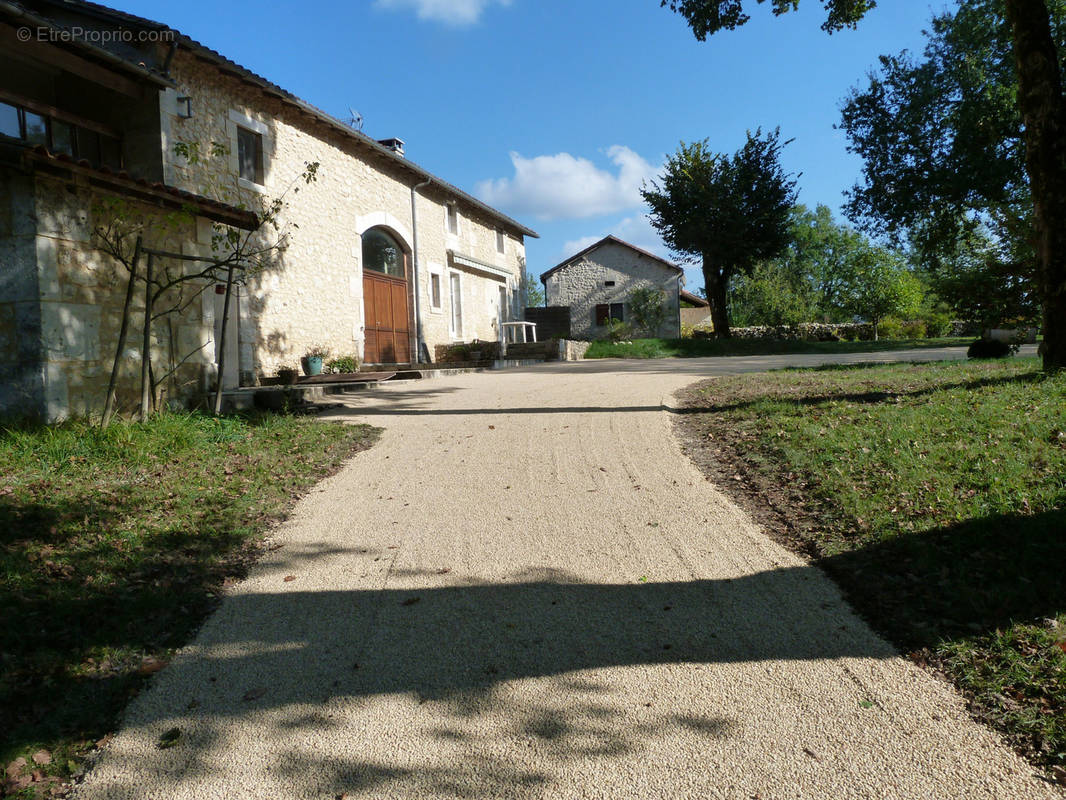 Maison à PAUSSAC-ET-SAINT-VIVIEN