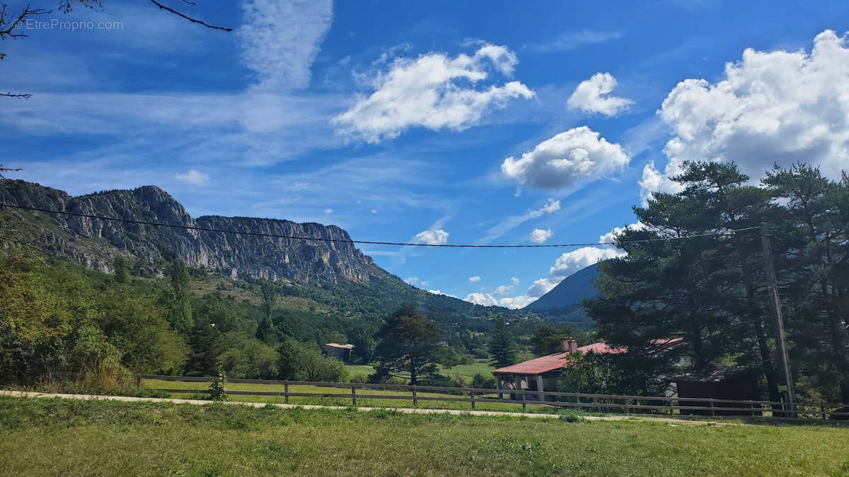 Terrain à SERANON