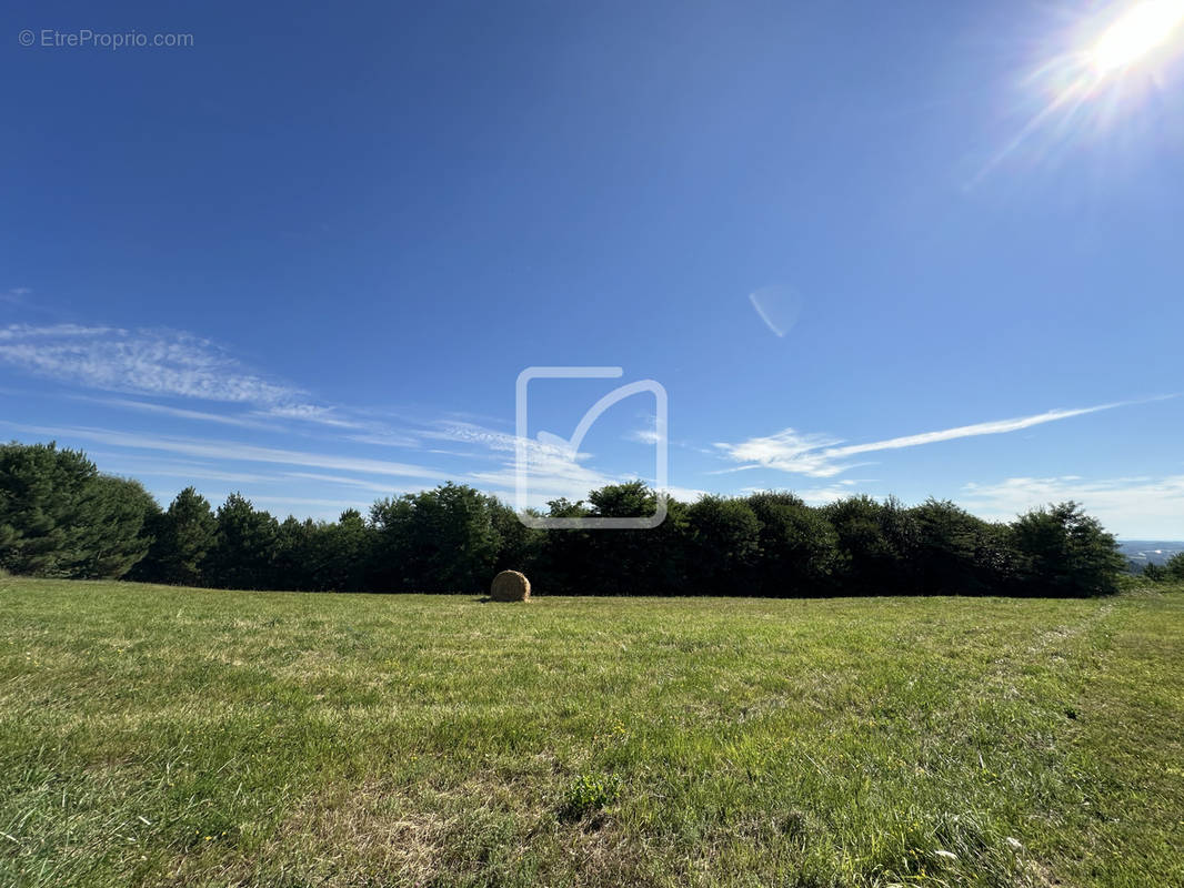 Terrain à MARCILLAC-SAINT-QUENTIN