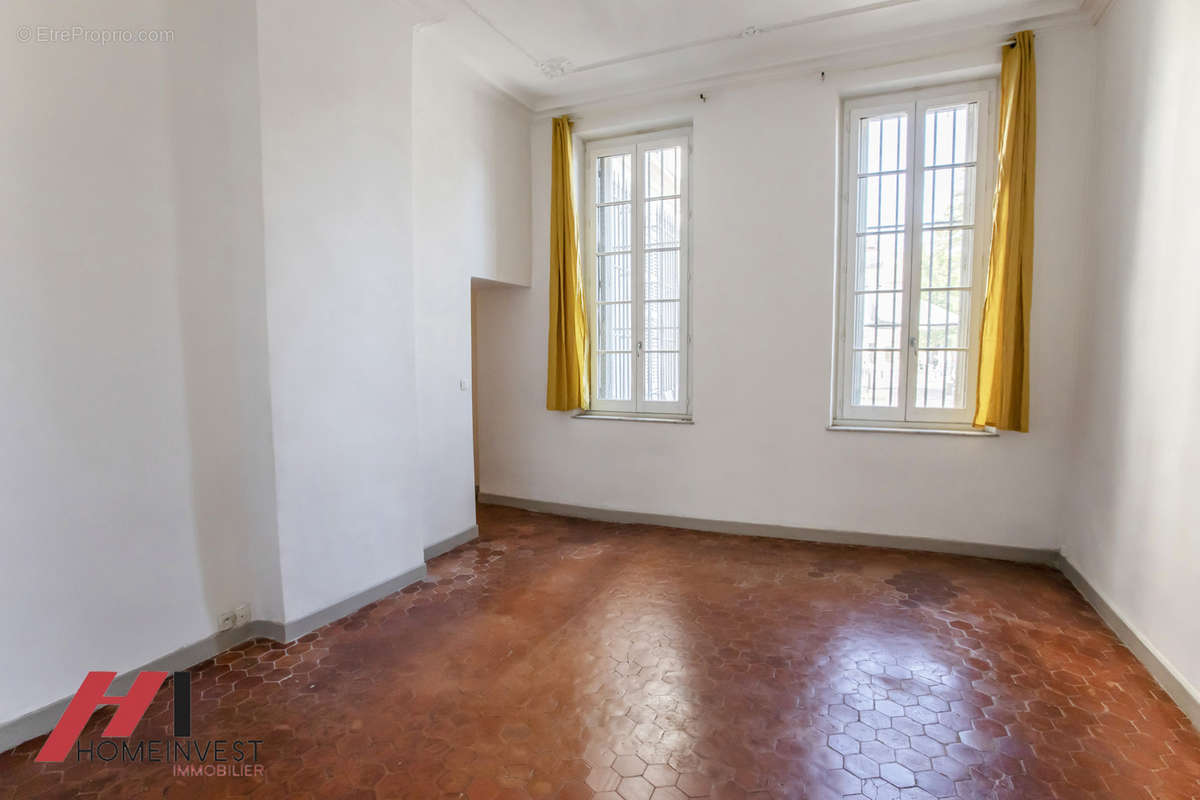 Appartement à MARSEILLE-1E