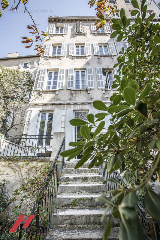 Appartement à MARSEILLE-1E