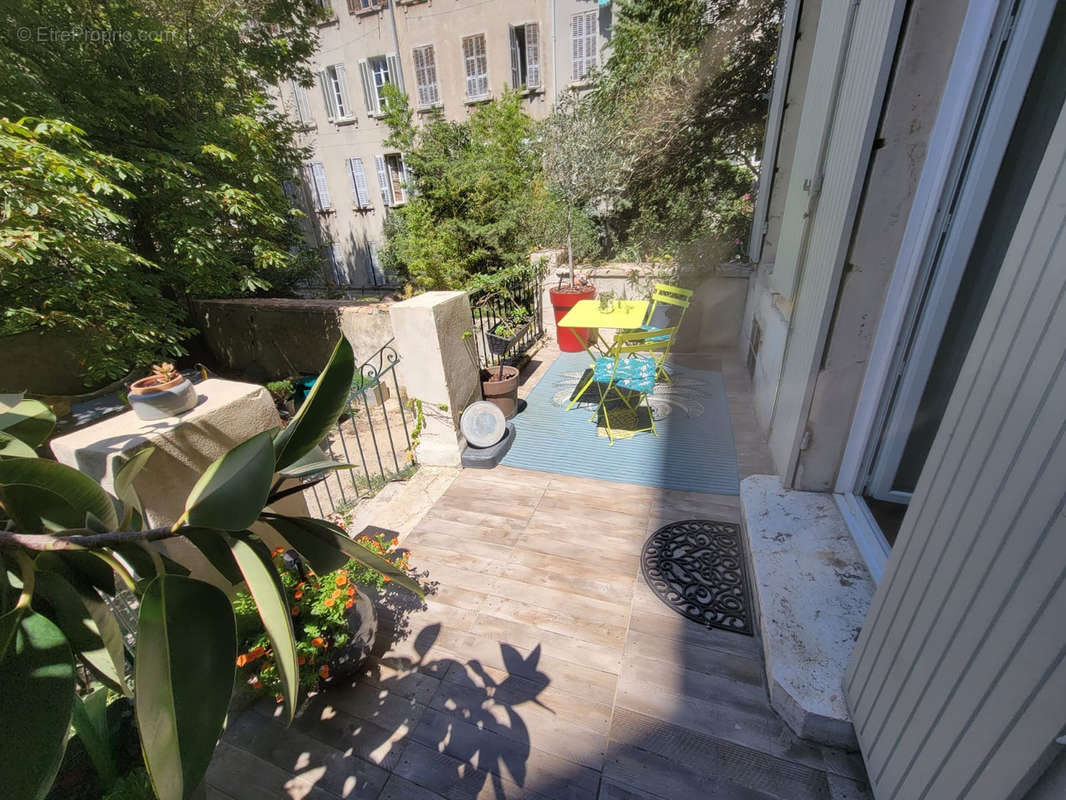 Appartement à MARSEILLE-1E