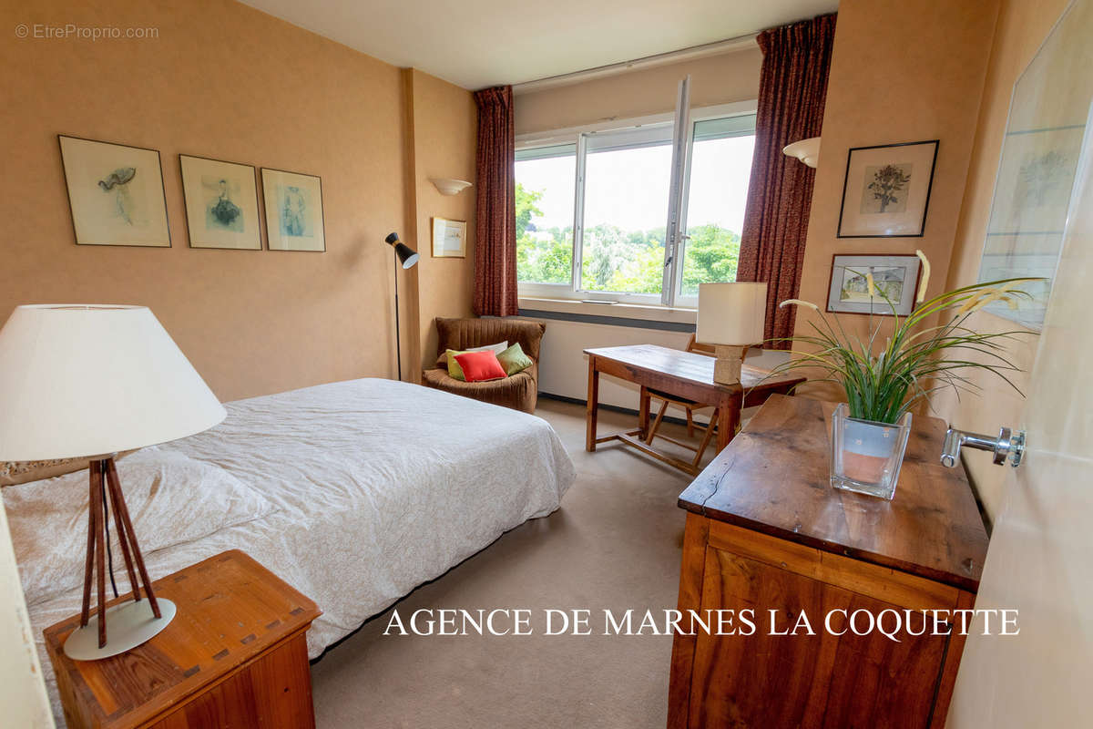 Appartement à MARNES-LA-COQUETTE