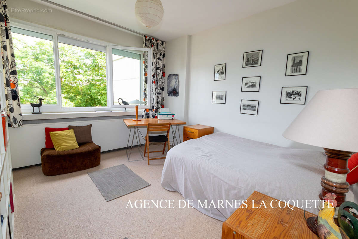 Appartement à MARNES-LA-COQUETTE