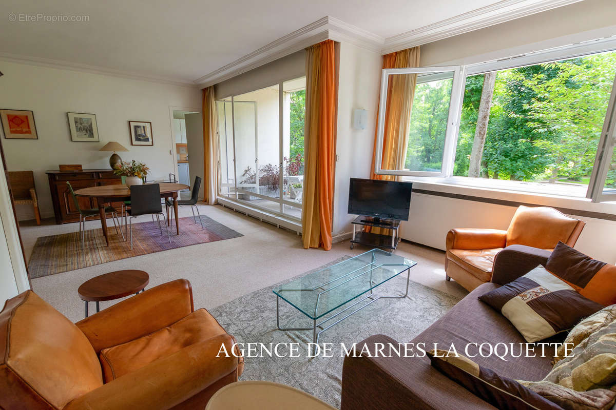 Appartement à MARNES-LA-COQUETTE