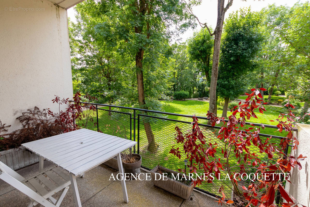 Appartement à MARNES-LA-COQUETTE