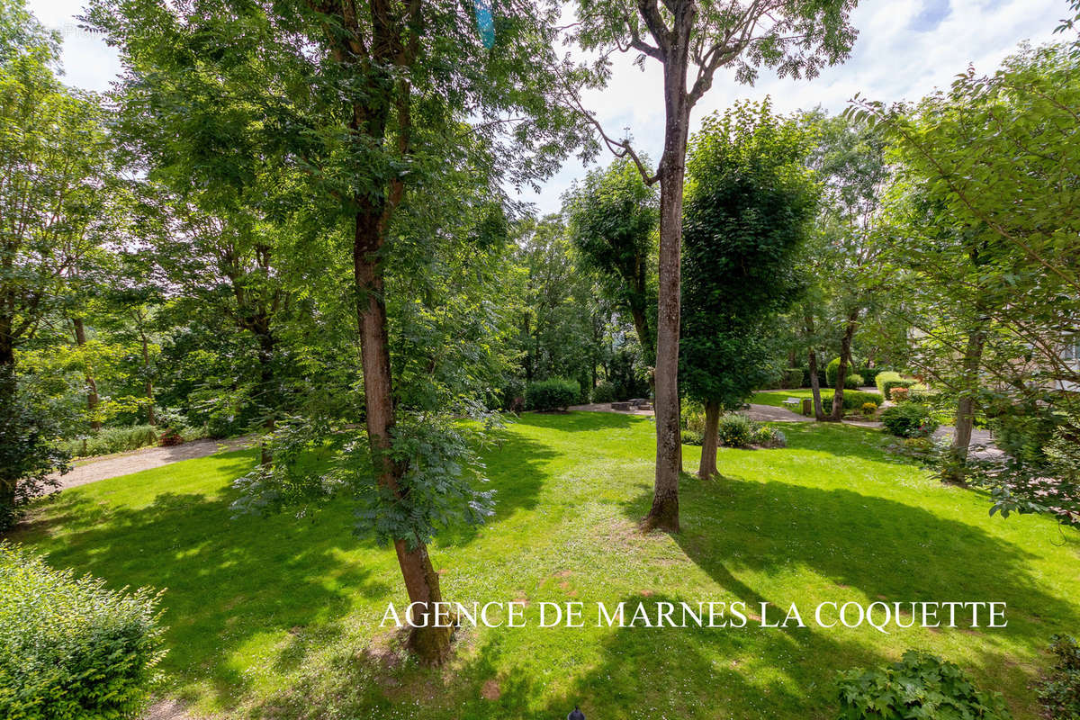 Appartement à MARNES-LA-COQUETTE