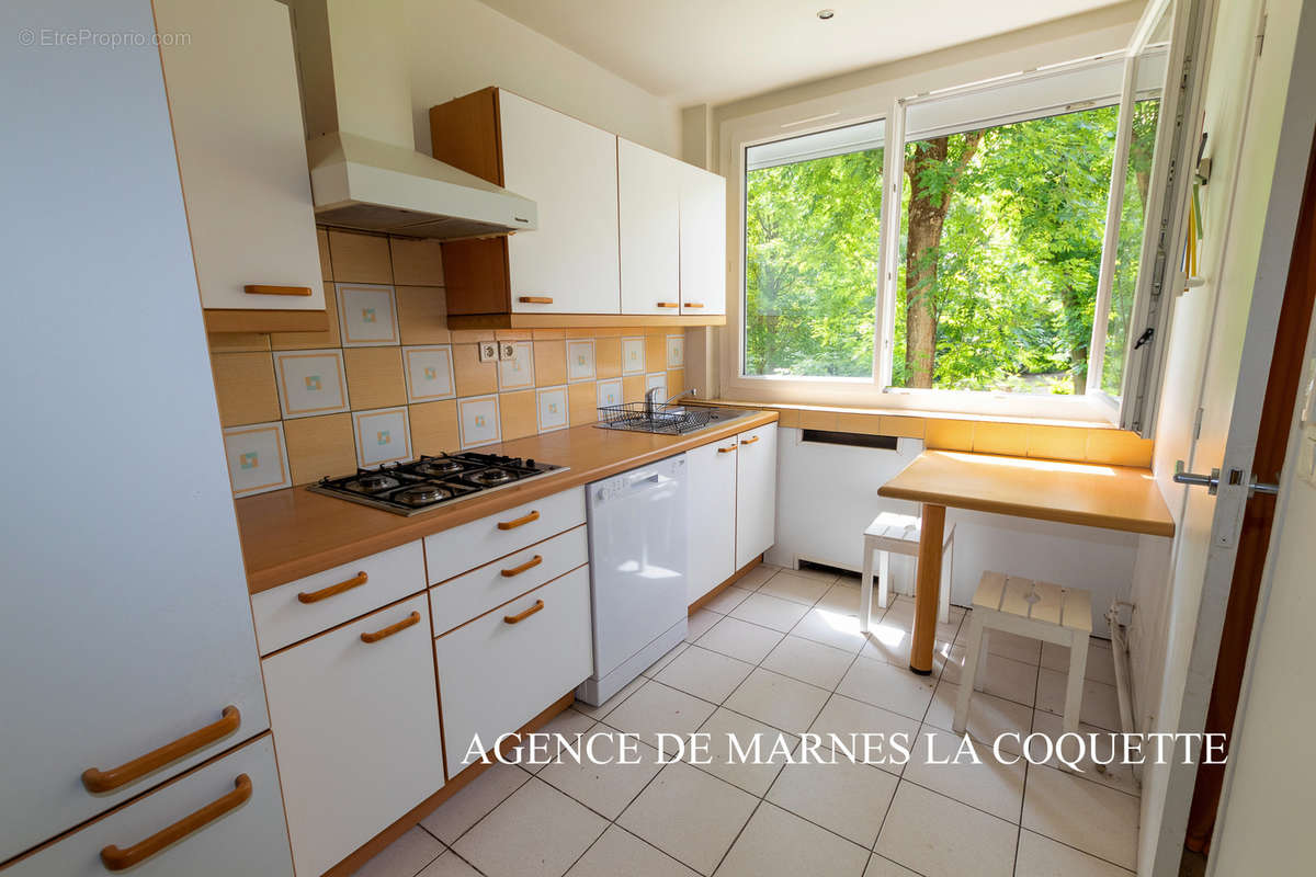 Appartement à MARNES-LA-COQUETTE