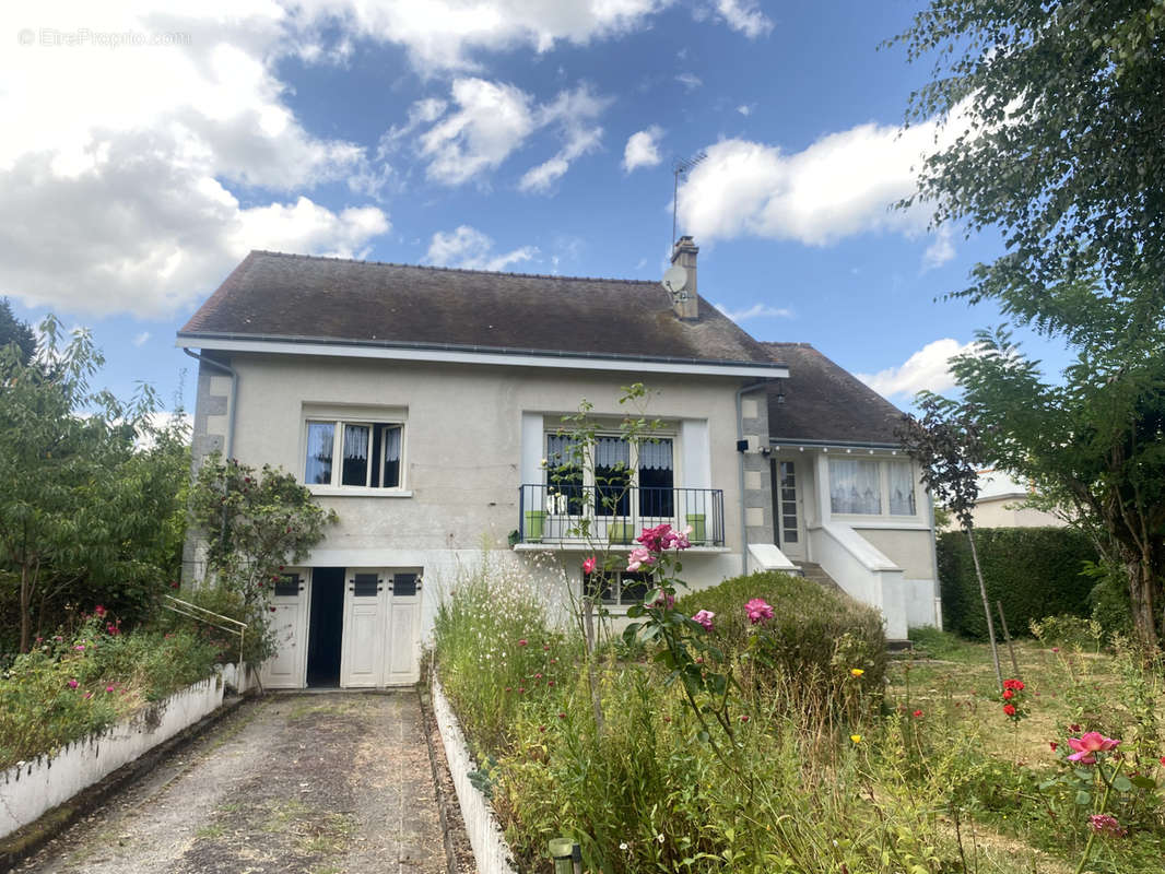 Maison à MAGNAC-LAVAL