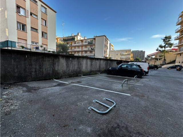 Parking à LE CANNET