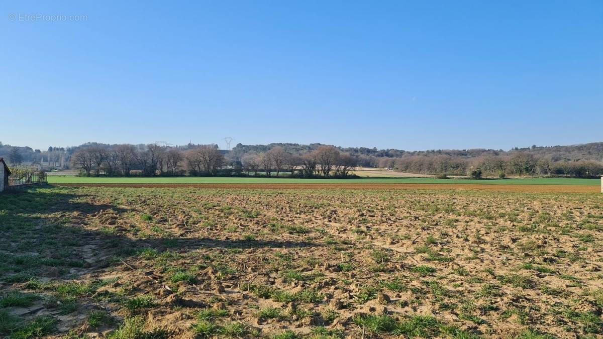 Terrain à MONTBOUCHER-SUR-JABRON