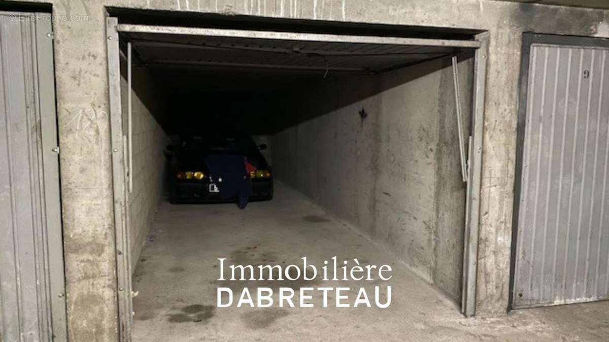 Parking à LYON-8E