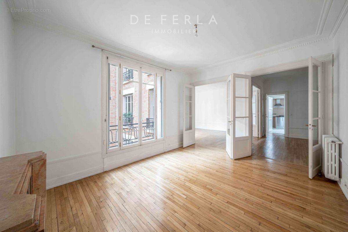 Appartement à PARIS-15E