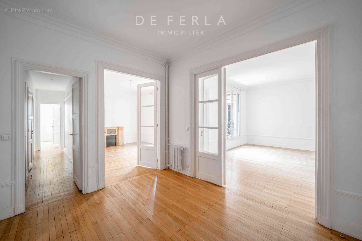 Appartement à PARIS-15E