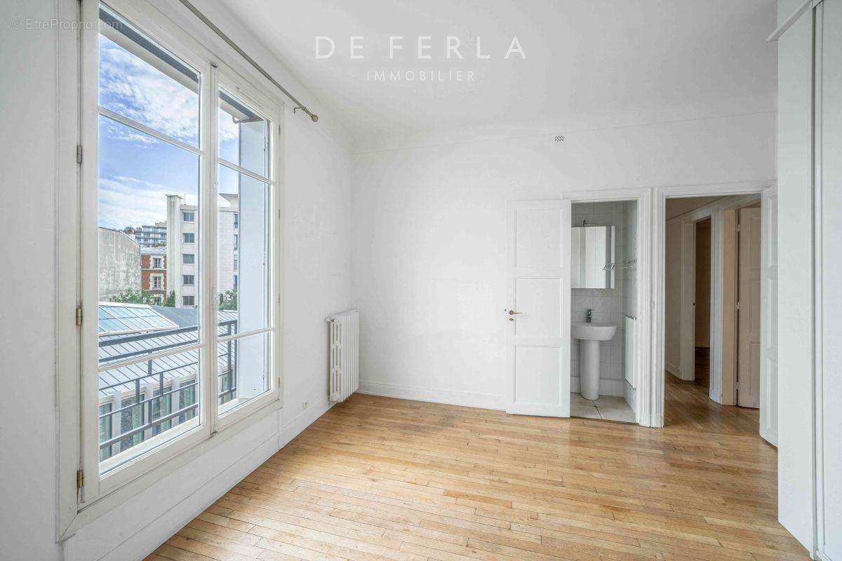 Appartement à PARIS-15E